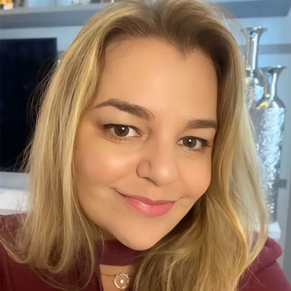 Flávia Olibone